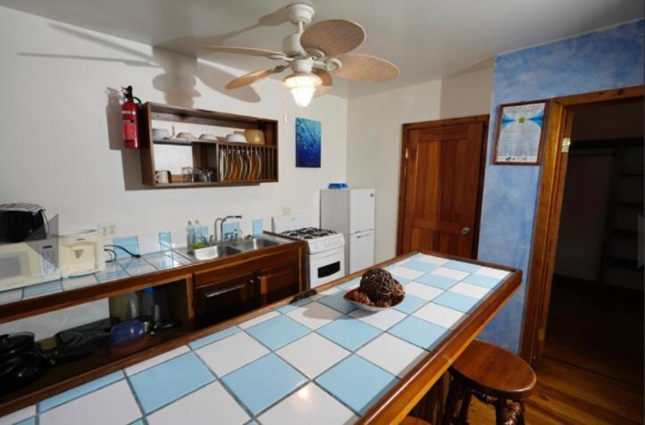Sea Breeze Inn Вест-Енд Екстер'єр фото